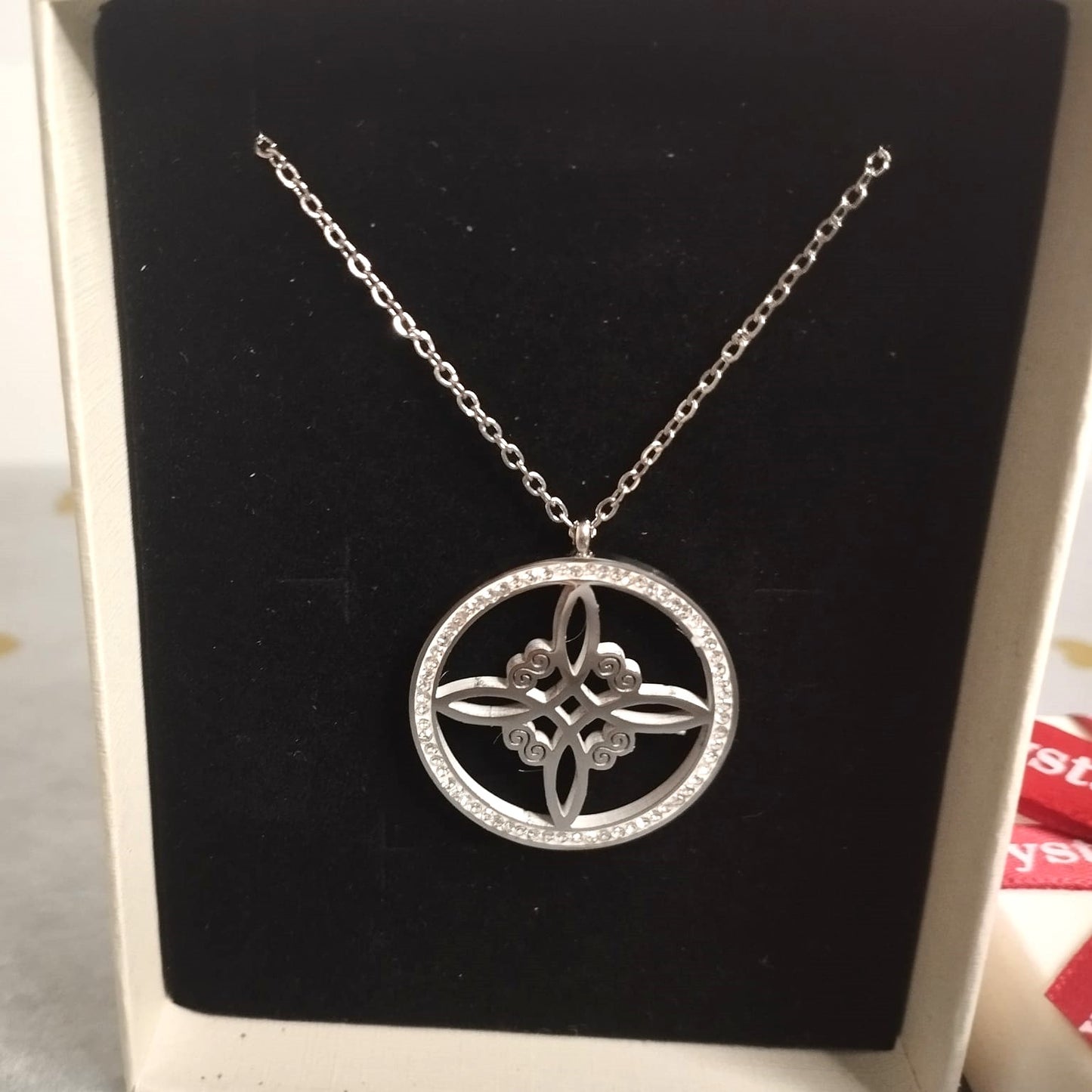 Collar Nudo de Bruja en Acero Inoxidable – Amuleto de Protección y Magia