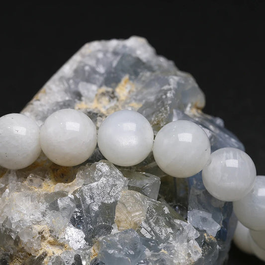 🌙 Pulsera de Piedra de Luna – Intuición, feminidad y equilibrio emocional